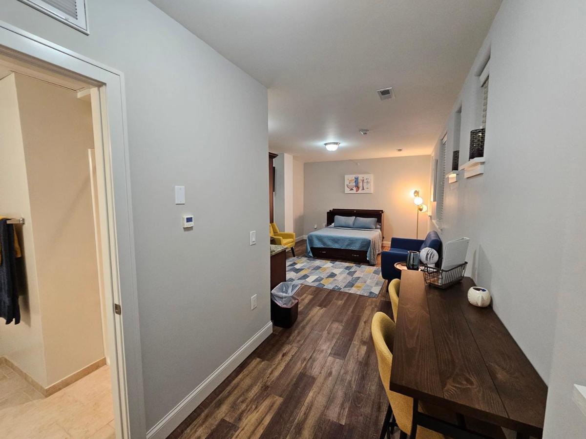 Cozy Studio At The Historic Inman Champaign Extérieur photo