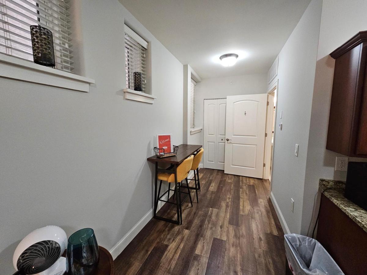Cozy Studio At The Historic Inman Champaign Extérieur photo