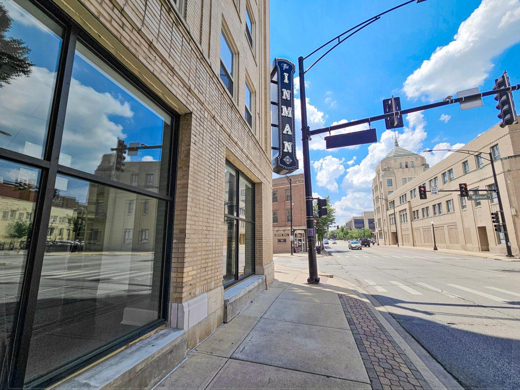 Cozy Studio At The Historic Inman Champaign Extérieur photo